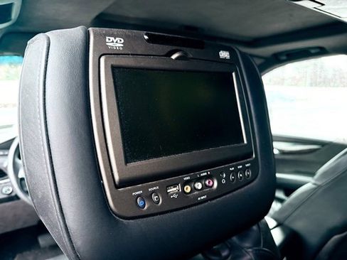 Used 2015 Cadillac Escalade Platinum image 11