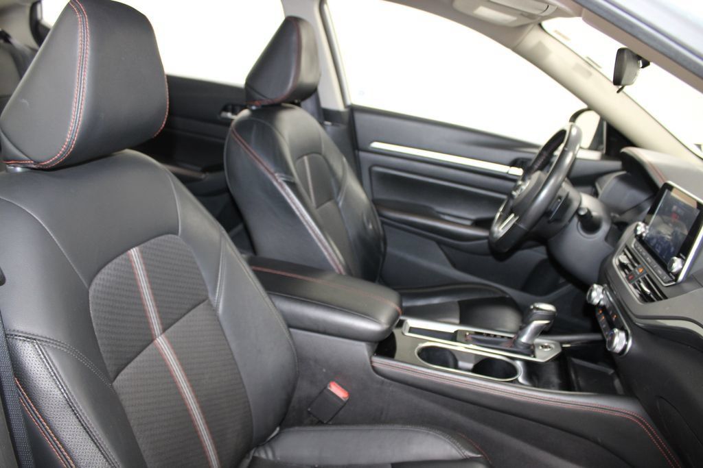 Used 2024 Nissan Altima 2.5 SR FWD image 18