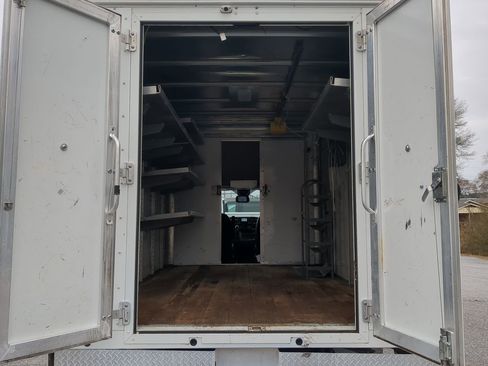 Used 2020 Ford Transit 350 DRW w/ Exterior Upgrade Package image 11