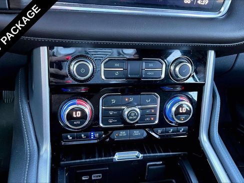 Used 2021 GMC Yukon Denali w/ Denali Premium Package AWD/4WD image 35