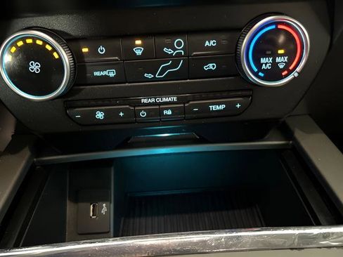 Used 2018 Ford Expedition Max XLT image 21