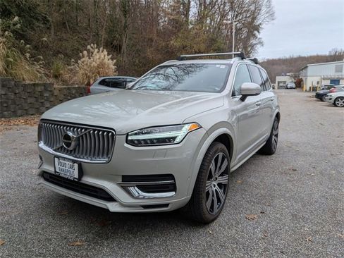 Certified 2022 Volvo XC90 T8 Inscription w/ Lounge Package image 3