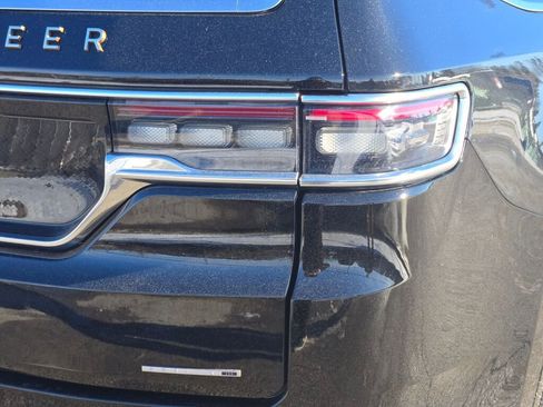 Used 2023 Jeep Grand Wagoneer Series III image 16