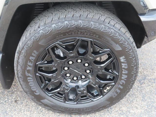 New 2026 GMC Hummer EV 4x4 Crew Cab w/ LPO, Sport Package image 13