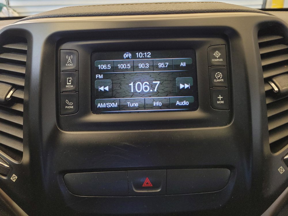 Used 2016 Jeep Cherokee Latitude w/ Comfort & Sound Group AWD/4WD image 25