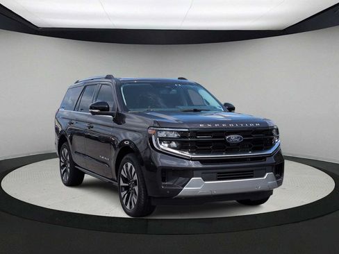 Used 2025 Ford Expedition Platinum w/ Driver's Package AWD/4WD image 2