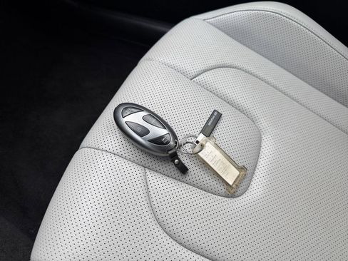 Used 2025 Hyundai Elantra Limited image 22