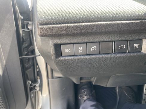 Used 2025 Toyota Camry SE w/ Convenience Package image 18