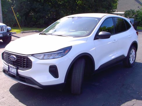 Used 2025 Ford Escape Active AWD/4WD image 3