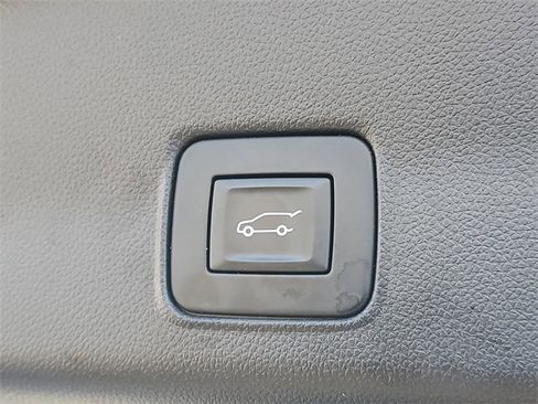 Used 2023 Chevrolet TrailBlazer RS w/ Sun and Liftgate Package image 8