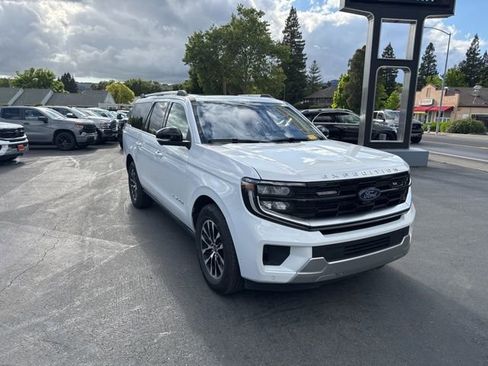 Used 2025 Ford Expedition Max Platinum AWD/4WD image 3