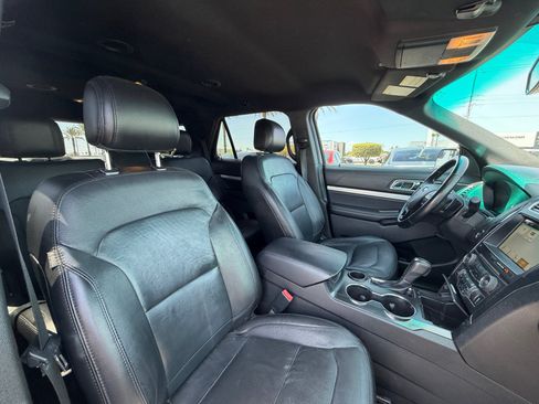 Used 2017 Ford Explorer XLT w/ Equipment Group 202A FWD image 19