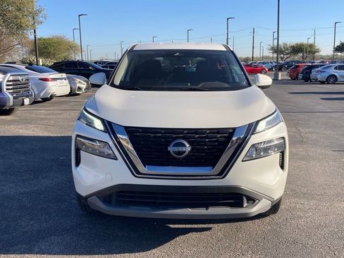 Used 2023 Nissan Rogue SV image 2