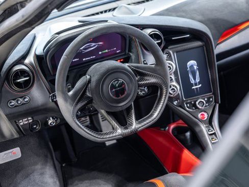 Used 2018 McLaren 720S Performance RWD image 12