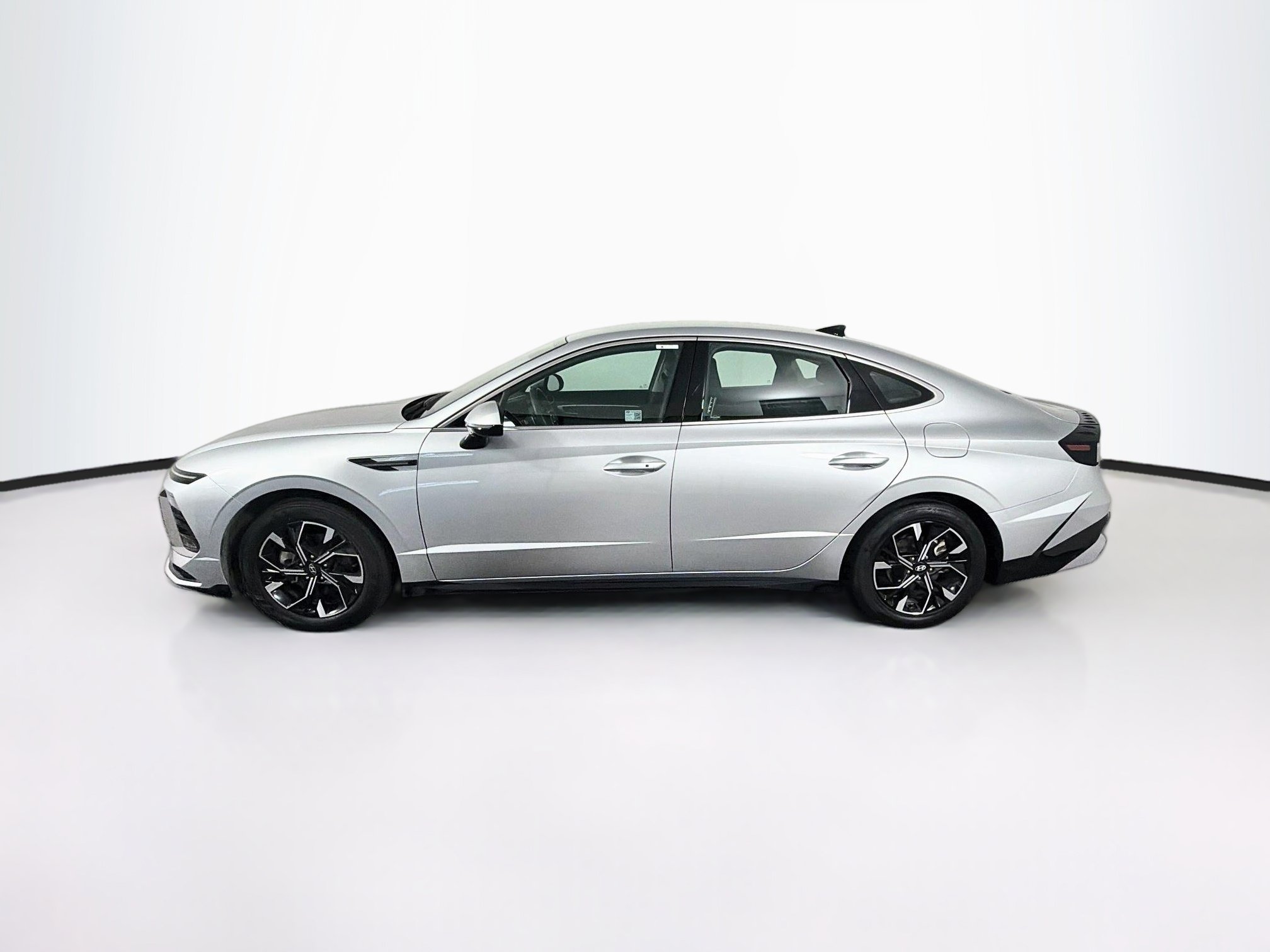 Used 2025 Hyundai Sonata SEL FWD image 4