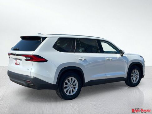 Certified 2024 Toyota Grand Highlander FWD image 7