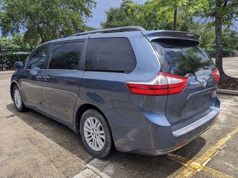 Used 2015 Toyota Sienna XLE w/ XLE Navigation Package FWD image 7