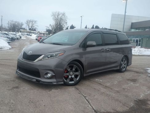Used 2015 Toyota Sienna SE Premium image 1