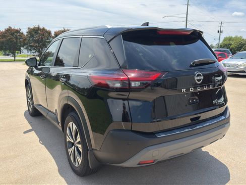 Certified 2023 Nissan Rogue SV w/ SV Premium B Package AWD/4WD image 5