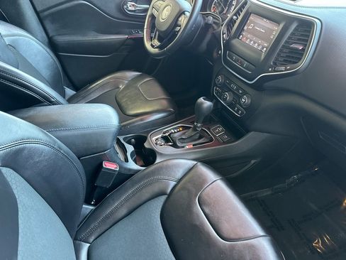 Used 2021 Jeep Cherokee Latitude Plus FWD image 21
