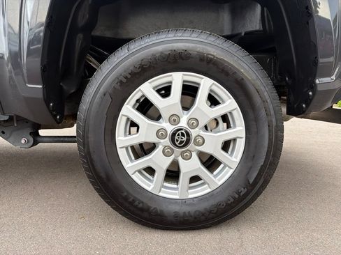 Used 2025 Toyota Tacoma SR5 AWD/4WD image 33
