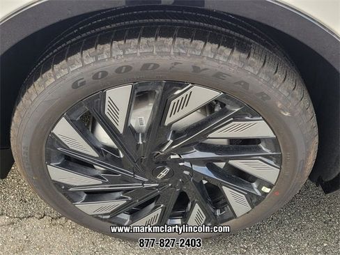 New 2026 Lincoln Nautilus Reserve image 13