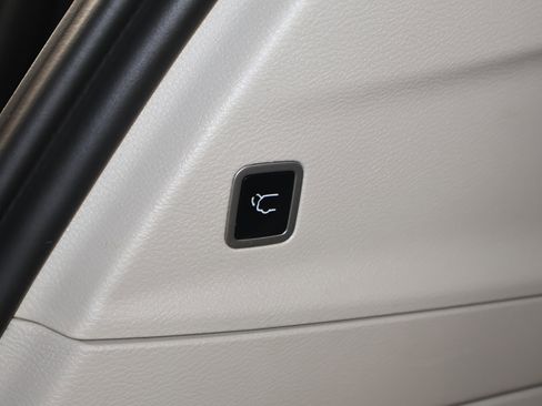 Used 2024 Chrysler Pacifica Touring-L image 50