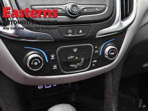 Used 2022 Chevrolet Equinox LT FWD image 19