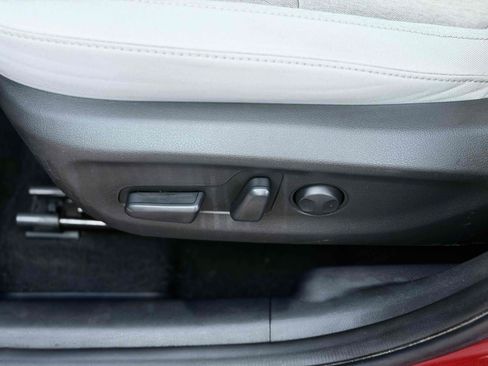 Used 2023 Hyundai Kona SE FWD image 12