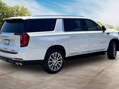 Used 2025 GMC Yukon XL Denali AWD/4WD image 2