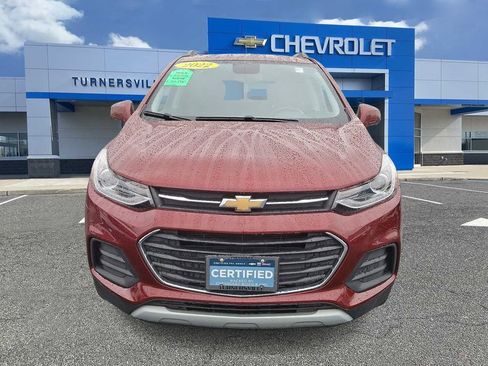 Certified 2022 Chevrolet Trax LT w/ LT Convenience Package image 2