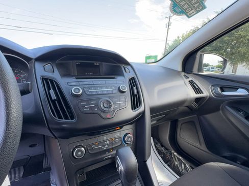 Used 2017 Ford Focus SE FWD image 15