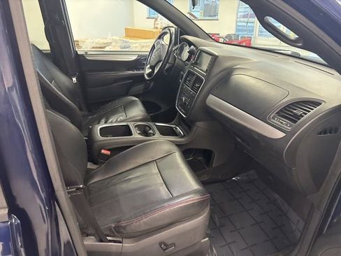 Used 2014 Dodge Grand Caravan R/T image 23
