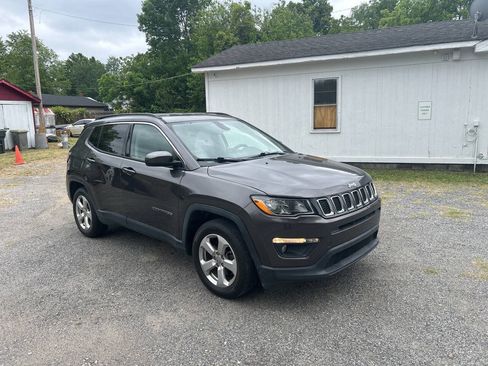 Used 2019 Jeep Compass Latitude w/ Cold Weather Group FWD image 6