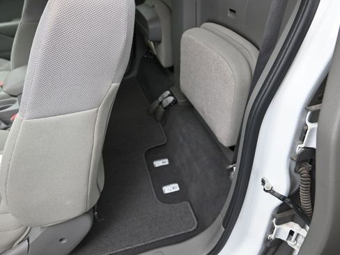 Used 2018 Nissan Frontier S image 19