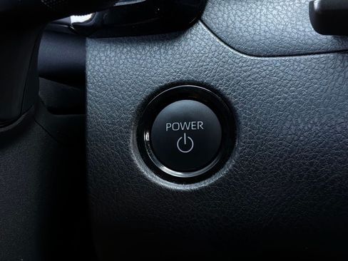 Used 2025 Toyota Camry SE w/ Convenience Package FWD image 31