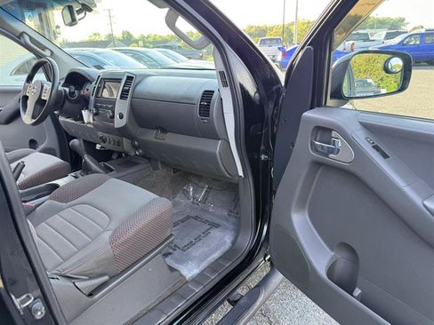 Used 2012 Nissan Frontier PRO-4X AWD/4WD image 10