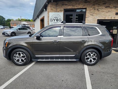 Used 2022 Kia Telluride EX image 2