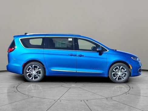 New 2026 Chrysler Pacifica Pinnacle AWD/4WD image 13