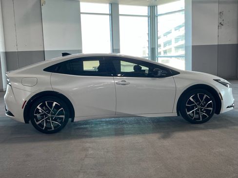 Used 2024 Toyota Prius Prime FWD image 12