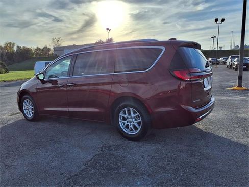 Used 2021 Chrysler Pacifica Touring-L image 21