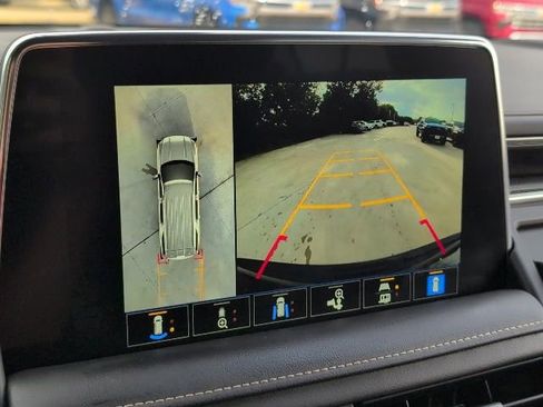 Used 2022 GMC Yukon SLT w/ SLT Premium Package image 24