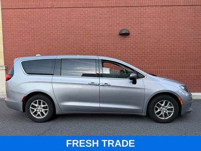 Used 2017 Chrysler Pacifica LX