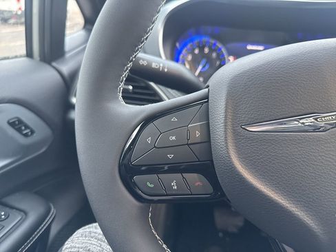 New 2026 Chrysler Pacifica Limited w/ S Appearance Package AWD/4WD image 18