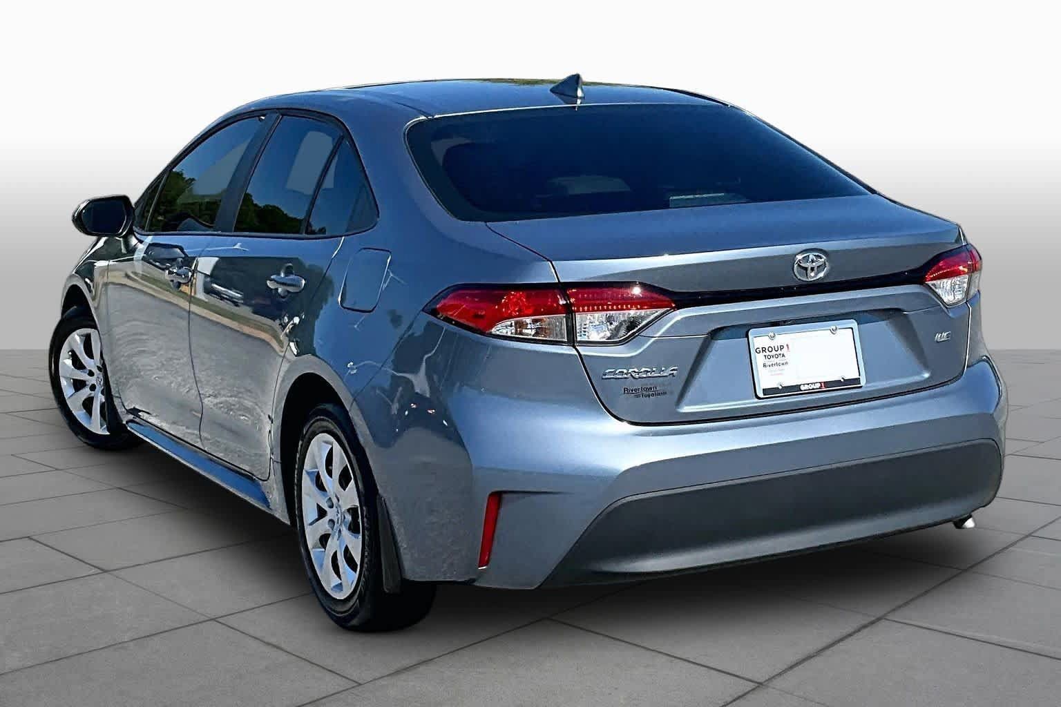 Used 2025 Toyota Corolla LE FWD image 11