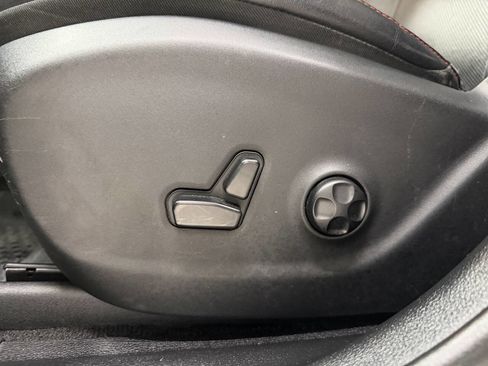 Used 2015 Jeep Cherokee Trailhawk w/ Comfort/Convenience Group image 30