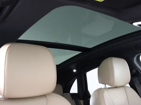 Certified 2022 Porsche Macan S AWD/4WD image 25