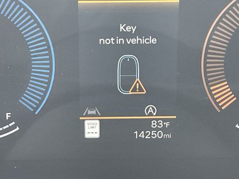 Certified 2025 Hyundai Sonata SE image 30