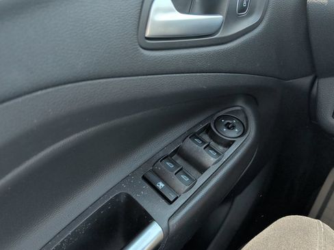 Used 2017 Ford Escape SE AWD/4WD image 35