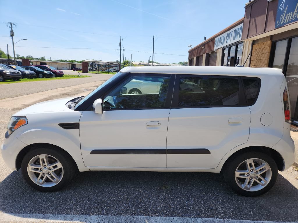 Used 2010 Kia Soul + w/ Audio Pkg FWD image 1